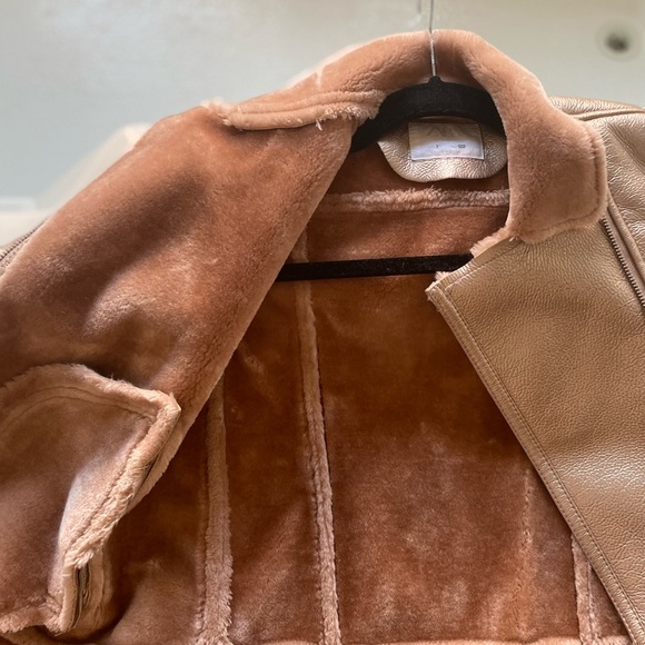 Zara girls jacket size 7. Fur inside - Picture 3 of 3